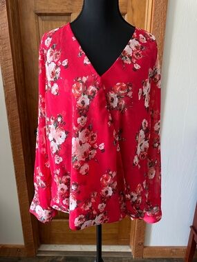 Kut from the Kloth Red Floral V-Neck Blouse